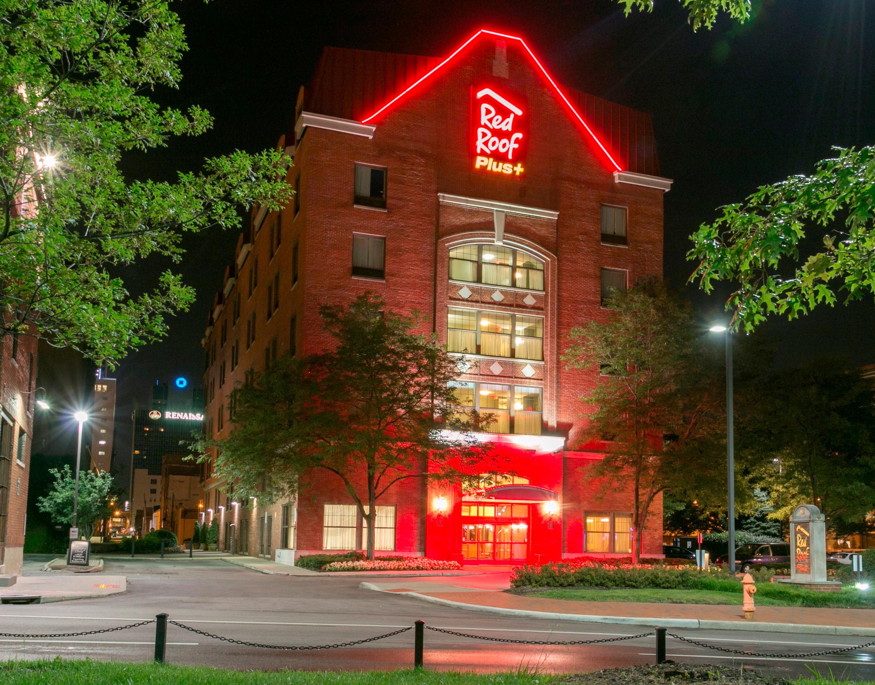 Hotel Red Roof Plus+ Downtown - Convention Center